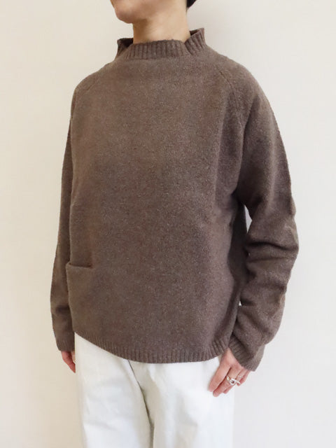 モックネック<br>ポケット付きプルオーバー