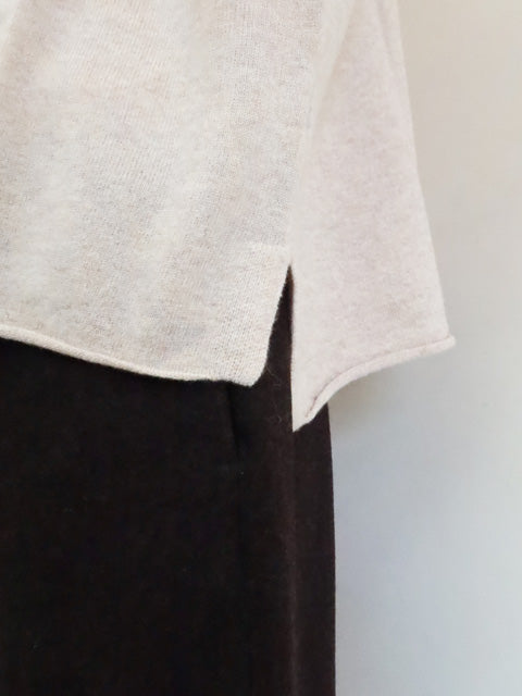 ポケット付きプルオーバー