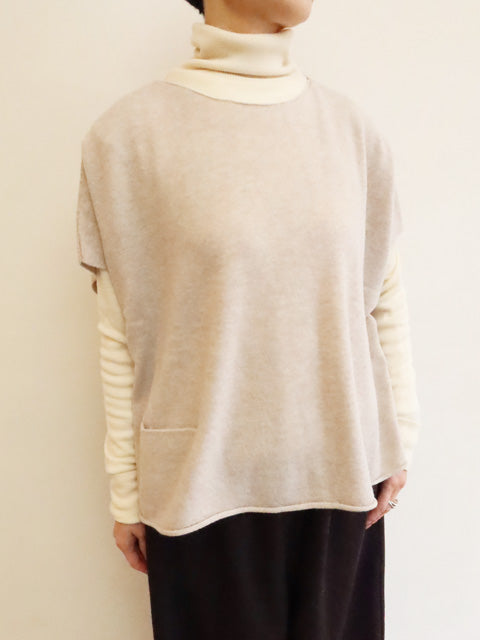 ポケット付きプルオーバー