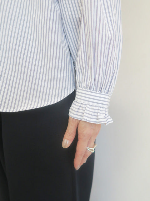 ブリーズライン<br>フリルブラウス