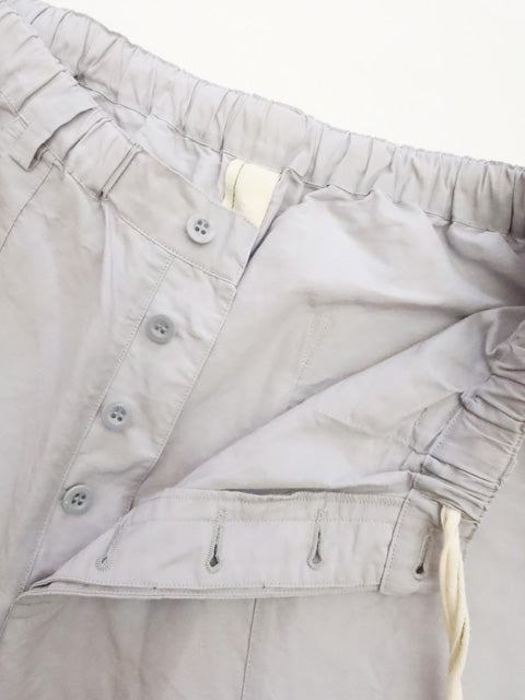 G. MODEL PANTS