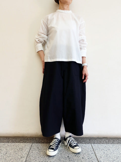 G. MODEL PANTS