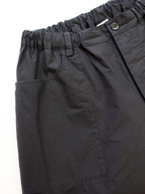 G. MODEL PANTS