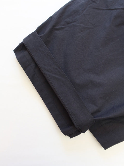 G. MODEL PANTS