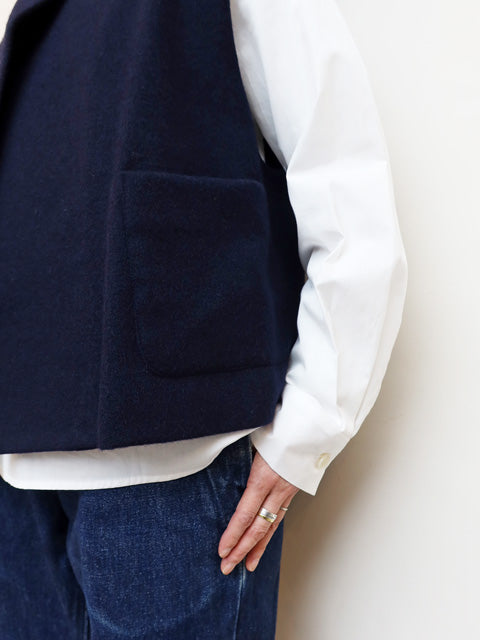 crew neck vest with pockets