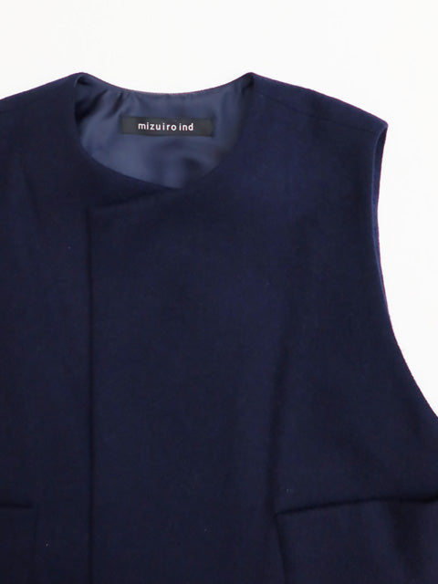 crew neck vest with pockets
