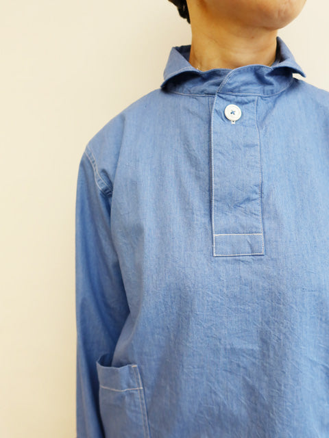 プルオーバーシャツ