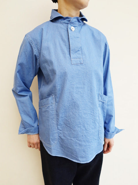 プルオーバーシャツ