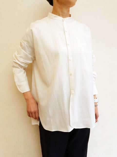 ノーカラーシャツ