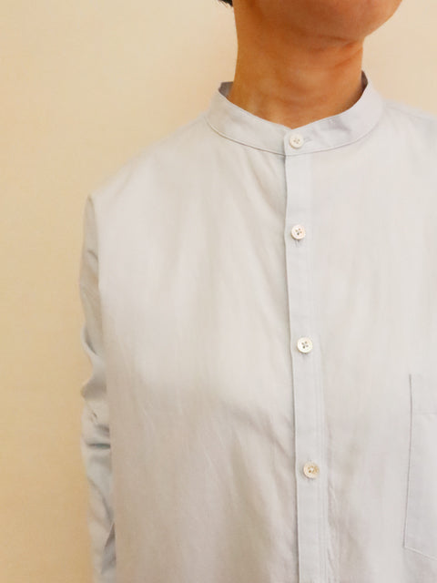 ノーカラーシャツ