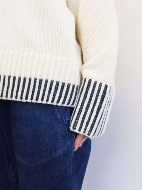 パーシャルストライプ<br>クルーネックプルオーバー