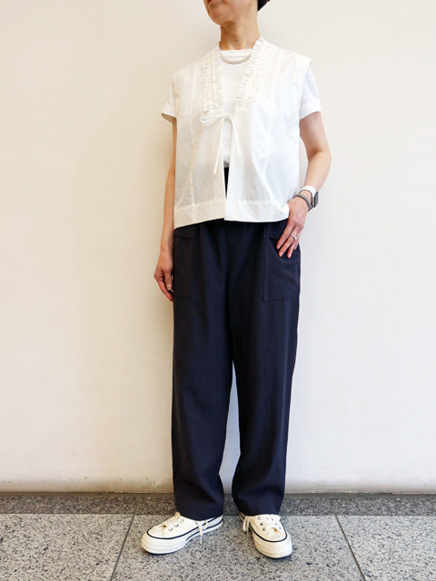 テーパードパンツ