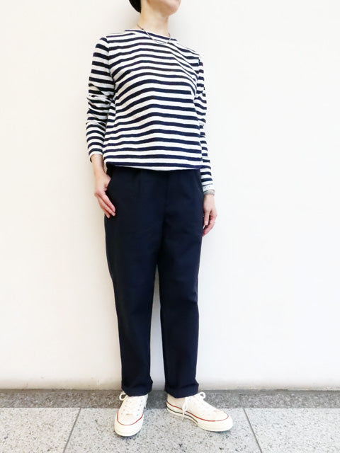 テーパードパンツ