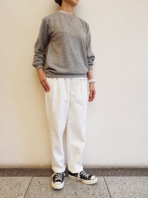 タックテーパードパンツ