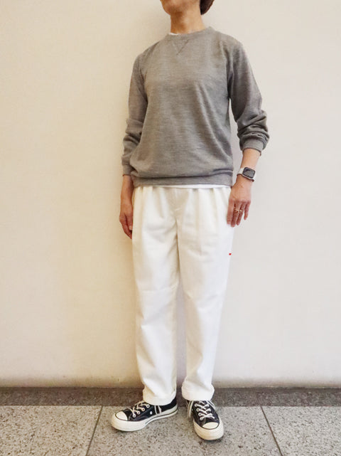 タックテーパードパンツ