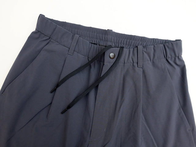 ONE TUCK TAPERED<br>LIGHT PANTS