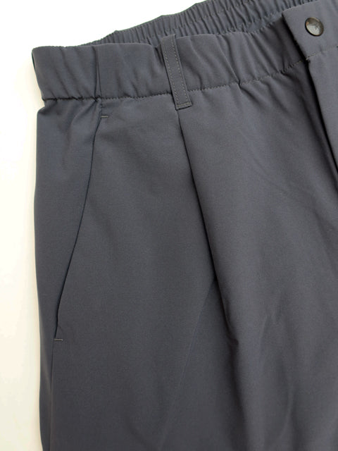 ONE TUCK TAPERED<br>LIGHT PANTS