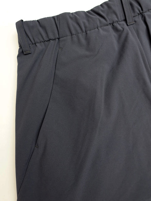 ONE TUCK TAPERED<br>LIGHT PANTS